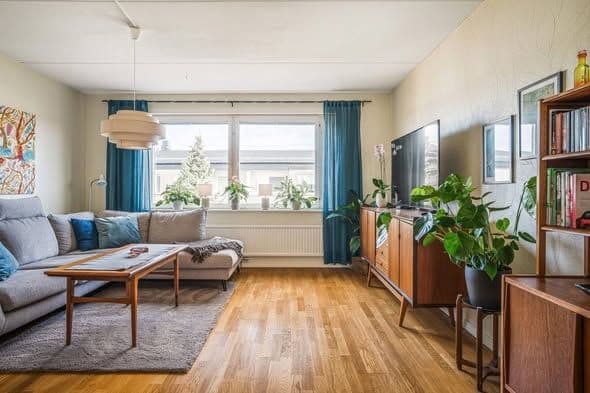 Stor 2:a i Djurängen med balkong